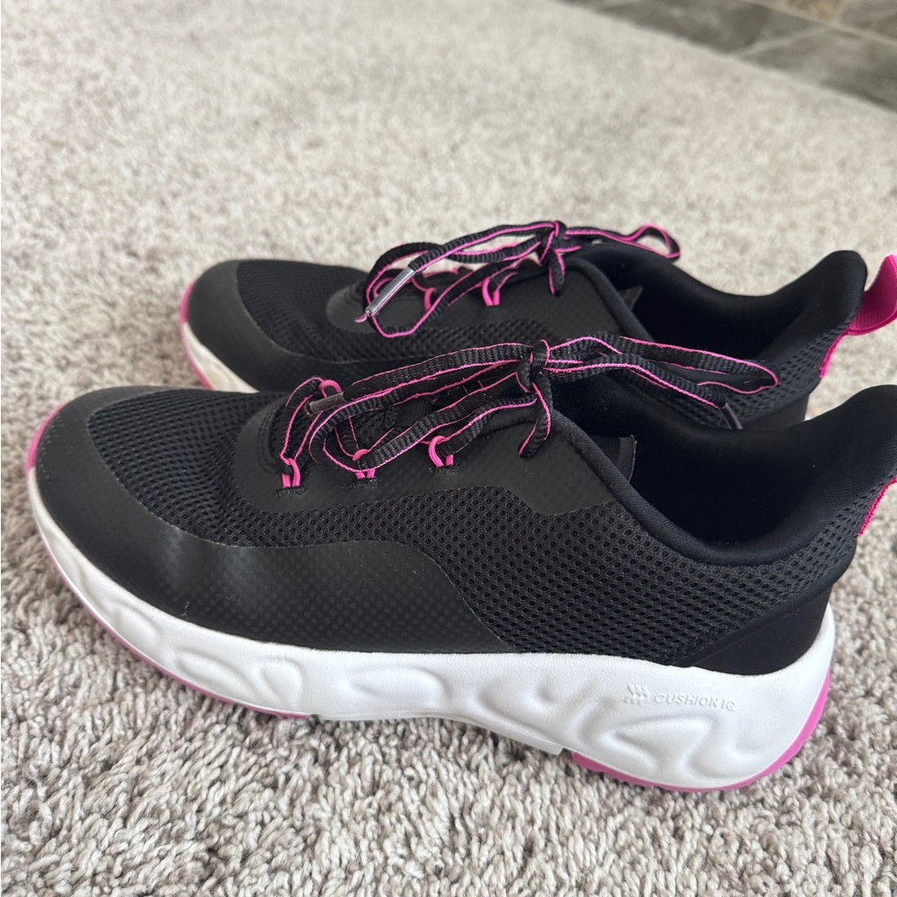 Girl’s black and pink athletic shoes